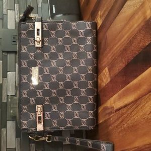 BEBE clutch - no flaws